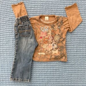 Adorable y2k top with flared jeans